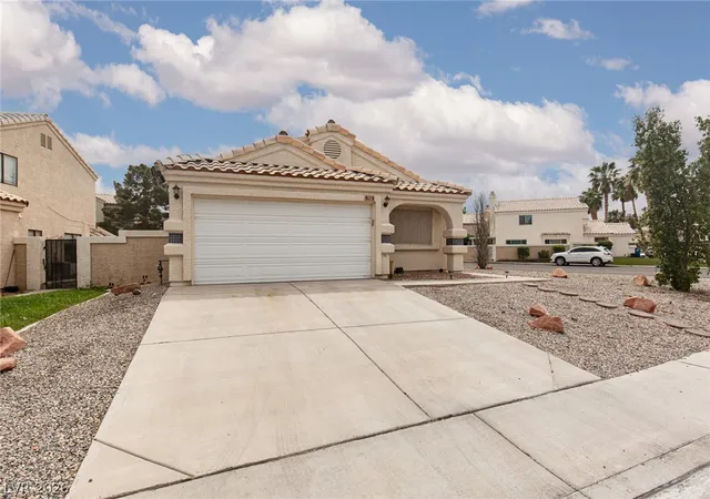 Single family home for sale at 352 Lander Dr, Henderson, NV 89074 | MLS# 2823560