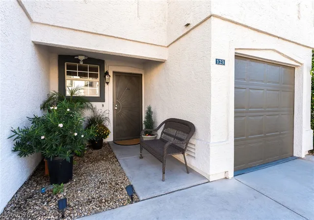 Listing Photo 3 - Condo for sale in building located at 5330 E Charleston Blvd, Las Vegas, NV 89142 - Unit #123