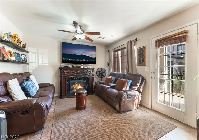 Listing Photo 5 - Condo for sale in building located at 5330 E Charleston Blvd, Las Vegas, NV 89142 - Unit #123