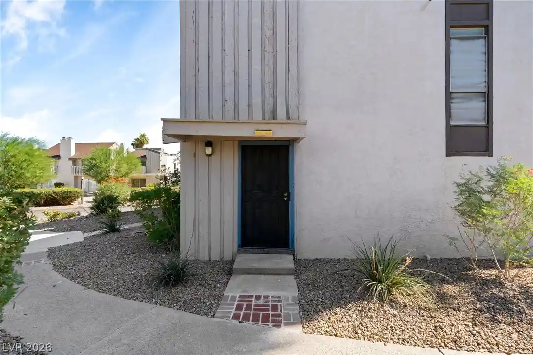 Townhouse for sale at 544 Oakbrook Ln, Las Vegas, NV 89169 | MLS# 2826109