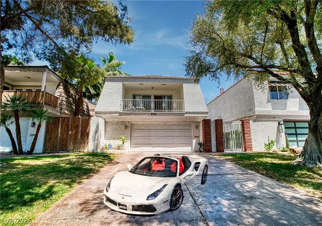 Photo 1 of Single family home for sale at 940 Vegas Valley Dr, Las Vegas, NV 89109 | MLS# 2829441 | Listing updated on 2026-10-30