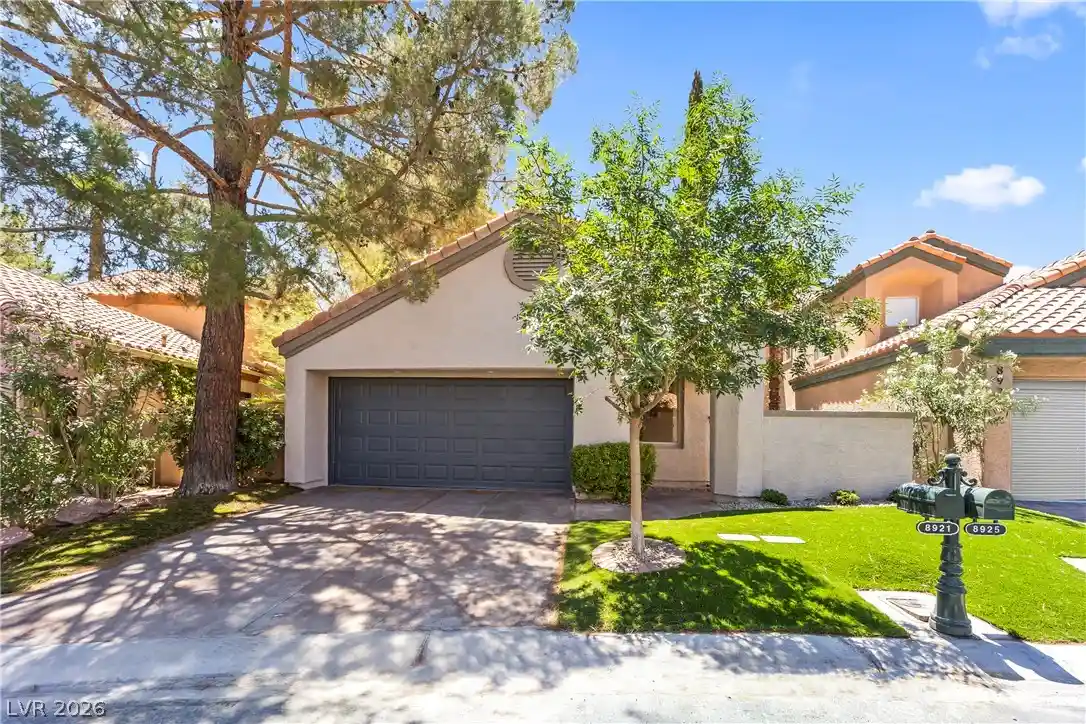 Single family home for sale at 8921 Diamond Fls Dr, Las Vegas, NV 89117 | MLS# 2830102
