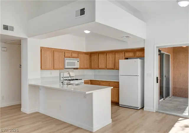 Listing Photo 2 - Condo for sale in building located at 1405 Seward St, Las Vegas, NV 89128 - Unit #203