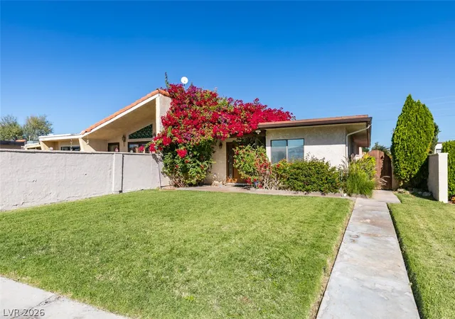 Photo 2 of Townhouse for sale at 5318 Taravilla Cir, Las Vegas, NV 89146 | MLS# 2830743 | Listing updated on 2026-10-30