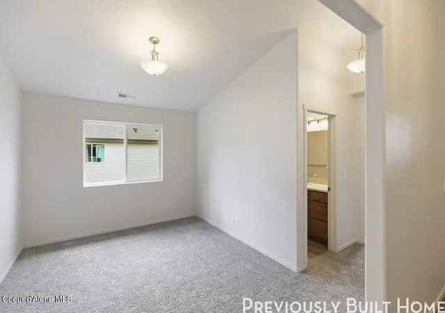 13th image of 18717 E Riverside St, Greenacres, WA 99016 | MLS# 25-2651