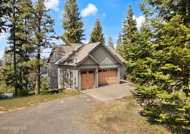 Photo 3 of Single family home for sale at 8517 W Eagle Ridge Rd, Coeur D Alene, ID 83814 | MLS# 25-3936 | Listing updated on 2026-08-26
