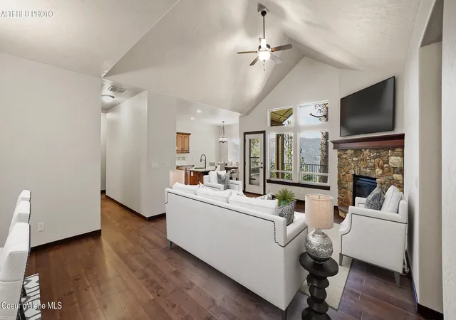 Photo 3 of Single family home for sale at 8517 W Eagle Ridge Rd, Coeur D Alene, ID 83814 | MLS# 25-3936 | Listing updated on 2026-08-26