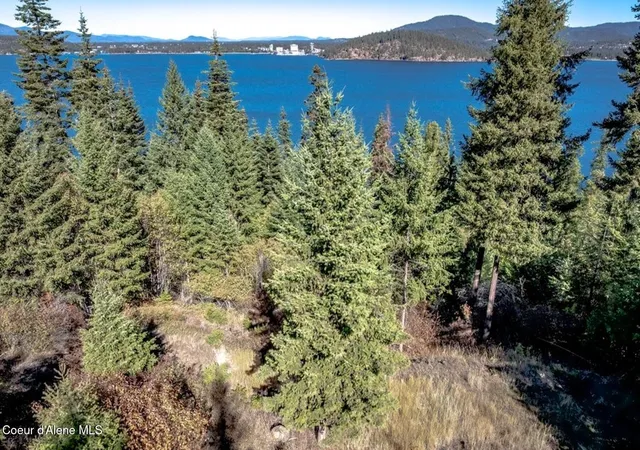 2nd image of 3676 S North Cape Rd, Coeur D Alene, ID 83814 | MLS# 25-10449