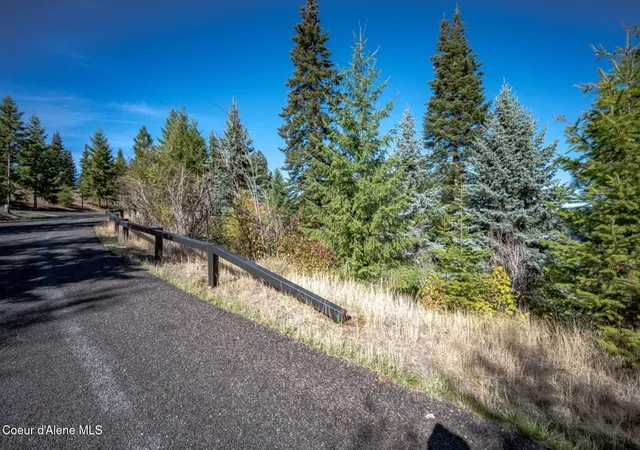 4th image of 3676 S North Cape Rd, Coeur D Alene, ID 83814 | MLS# 25-10449