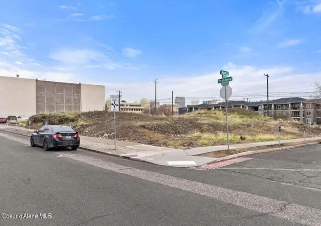 Homes for sale in Spokane, WA | 1229 W Broadway Ave, Spokane, WA 99201 | MLS# 25-10821