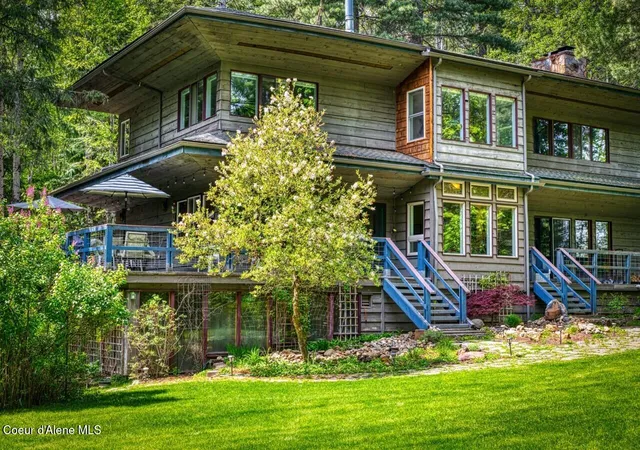 Homes for sale in Sandpoint, ID | 2298 Selkirk Rd, Sandpoint, ID 83864 | MLS# 26-280