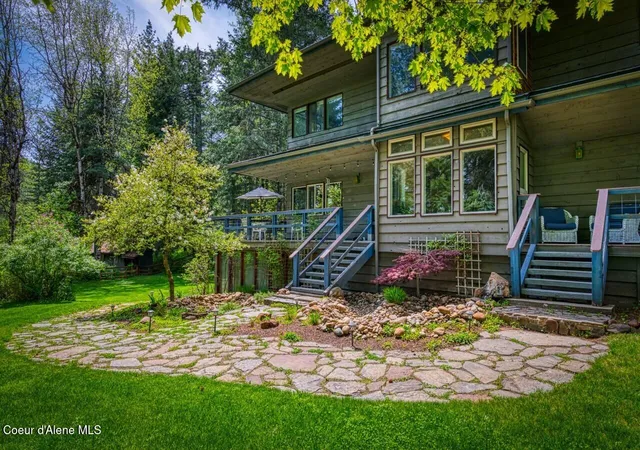 Homes for sale in Sandpoint, ID | 2298 Selkirk Rd, Sandpoint, ID 83864 | MLS# 26-280