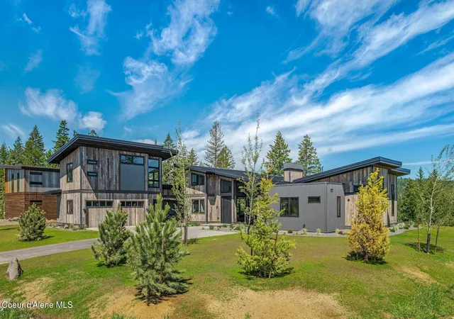 Photo 1 of Single family home for sale at 15055 S Chalk Hl Dr, Coeur D Alene, ID 83814 | MLS# 26-3199 | Listing updated on 2026-07-22