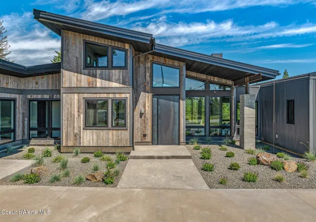 Photo 2 of Single family home for sale at 15055 S Chalk Hl Dr, Coeur D Alene, ID 83814 | MLS# 26-3199 | Listing updated on 2026-07-22