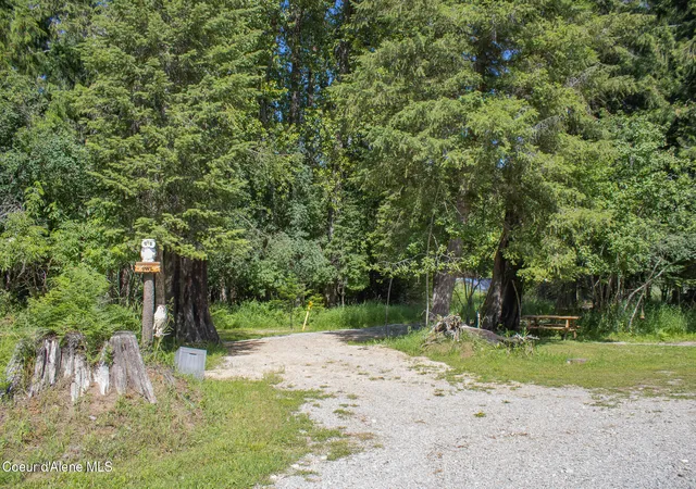 Homes for sale in Kingston, ID | 20264 Coeur D'alene River Rd, Kingston, ID 83839 | MLS# 26-1768