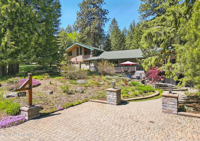 Photo 2 of Sale Pending at 471 Kaniksu Shrs Rd, Sandpoint, ID 83864 | MLS# 26-2424 | Listing updated on 2026-08-25