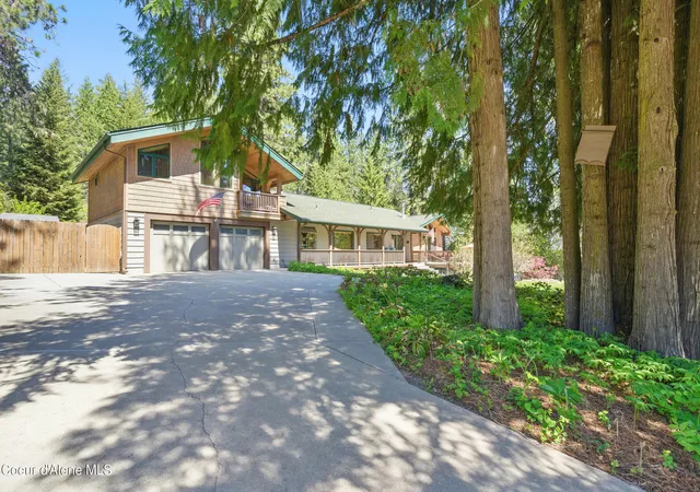 Photo 3 of Sale Pending at 471 Kaniksu Shrs Rd, Sandpoint, ID 83864 | MLS# 26-2424 | Listing updated on 2026-08-25