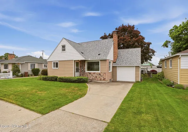 Photo 2 of Sale Pending at 624 E Courtland Ave, Spokane, WA 99207 | MLS# 26-5292 | Listing updated on 2026-10-12