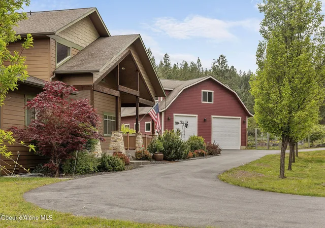 Photo 3 of Single family home for sale at 5120 W Foothill Dr, Coeur D'alene, ID 83814 | MLS# 26-2449 | Listing updated on 2026-09-02