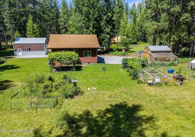 Photo 2 of Single family home for sale at 870 & 842 Samuels Rd, Sandpoint, ID 83864 | MLS# 26-2538 | Listing updated on 2026-08-25