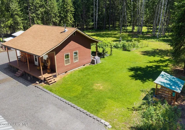 Photo 4 of Single family home for sale at 870 & 842 Samuels Rd, Sandpoint, ID 83864 | MLS# 26-2538 | Listing updated on 2026-08-25
