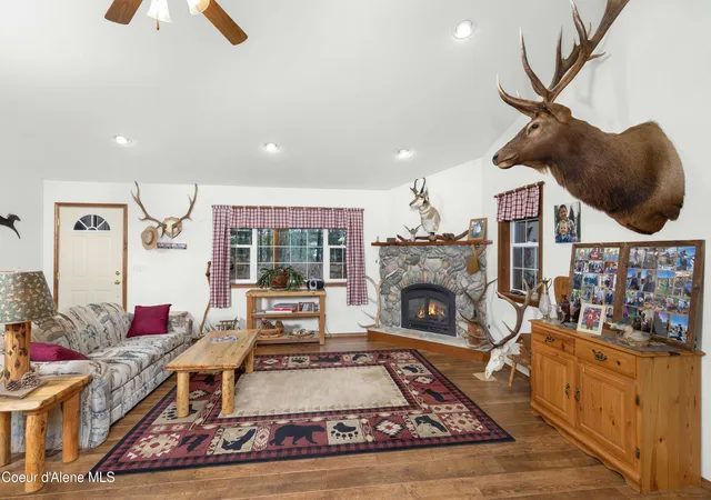 Homes for sale in Sandpoint, ID | 5565 Selle Rd, Sandpoint, ID 83864 | MLS# 26-2539