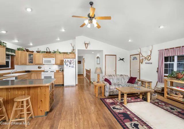 Homes for sale in Sandpoint, ID | 5565 Selle Rd, Sandpoint, ID 83864 | MLS# 26-2539