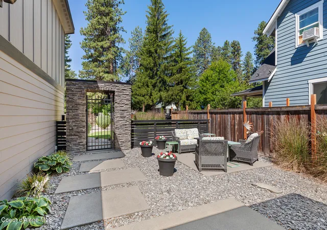 Homes for sale in Coeur D'alene, ID | 838 N Government Wy, Coeur D'alene, ID 83814 | MLS# 26-2779