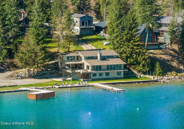 Photo 3 of Single family home for sale at 2537 Lakeshore Dr, Sagle, ID 83860 | MLS# 26-3337 | Listing updated on 2026-08-19