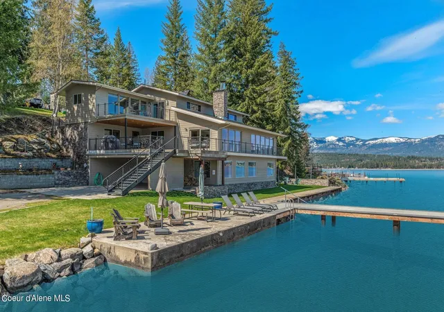 Photo 3 of Single family home for sale at 2537 Lakeshore Dr, Sagle, ID 83860 | MLS# 26-3337 | Listing updated on 2026-08-19