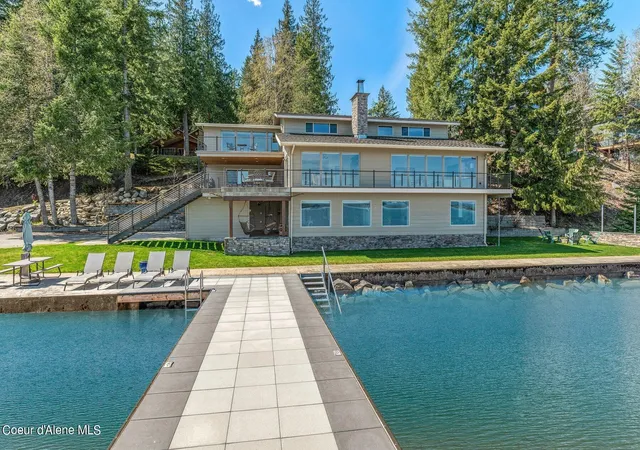 Photo 4 of Single family home for sale at 2537 Lakeshore Dr, Sagle, ID 83860 | MLS# 26-3337 | Listing updated on 2026-08-19