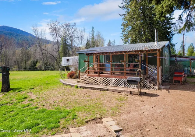 Homes for sale in Sandpoint, ID | 3464 Up Pack River Rd, Sandpoint, ID 83864 | MLS# 26-3943