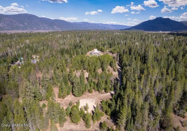 Homes for sale in Sandpoint, ID | 293 Sitting Bull Rd, Sandpoint, ID 83864 | MLS# 26-3745