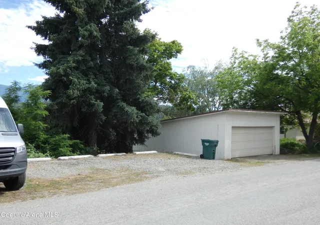 Homes for sale in Bonners Ferry, ID | 6468 Comanche St, Bonners Ferry, ID 83805 | MLS# 26-6417