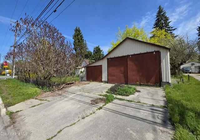 Photo 3 of Single family home for sale at 526 W Walnut Ave, Coeur D Alene, ID 83814 | MLS# 26-3795 | Listing updated on 2026-07-06
