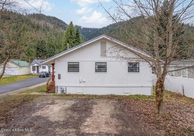 3rd image of 807 E Garden Ave, Osburn, ID 83849 | MLS# 26-3894