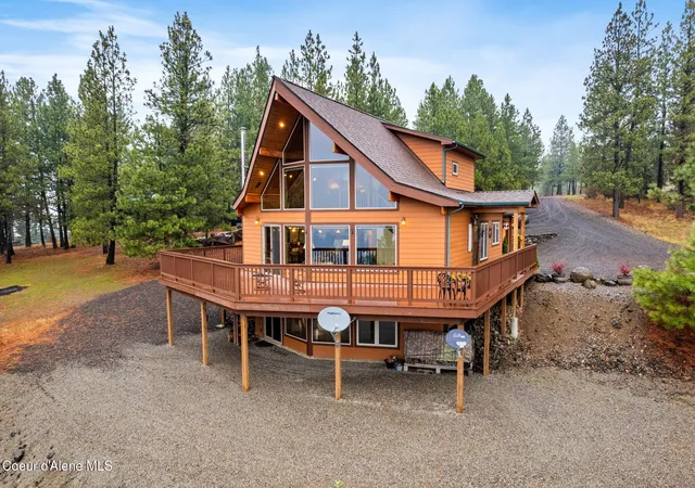 Homes for sale in Harrison, ID | 2094 E Driftwood Heights Dr, Harrison, ID 83833 | MLS# 26-3982
