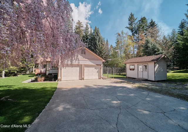Homes for sale in Hayden, ID | 2753 E Point Hayden Dr, Hayden, ID 83835 | MLS# 26-4050