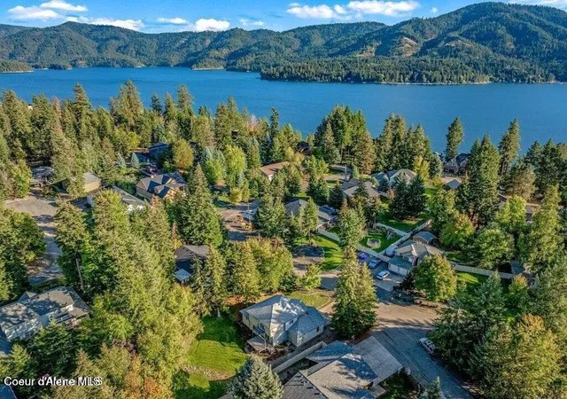 Photo 4 of Sale Pending at 2753 E Point Hayden Dr, Hayden, ID 83835 | MLS# 26-4050 | Listing updated on 2026-08-25