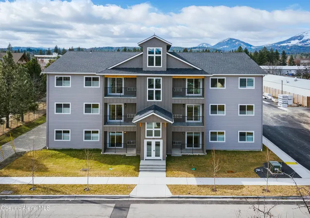 Homes for sale in Sandpoint, ID | 424 S Olive Ave #302, Sandpoint, ID 83864 | MLS# 26-4222