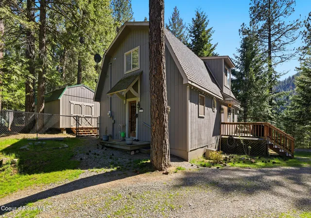 Photo 3 of Single family home for sale at 8484 E Scenic Bay Rd, Coeur D'alene, ID 83814 | MLS# 26-4354 | Listing updated on 2026-09-23