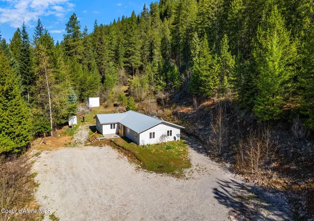 Homes for sale in Sandpoint, ID | 2899 Upper Pack River Rd, Sandpoint, ID 83864 | MLS# 26-4462