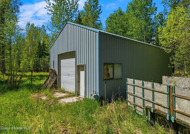 Homes for sale in Sandpoint, ID | 522 W Bronx Rd, Sandpoint, ID 83864 | MLS# 26-4521