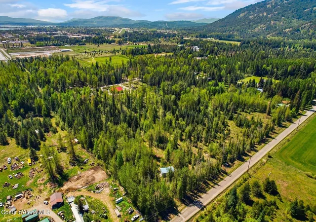 Homes for sale in Sandpoint, ID | 522 W Bronx Rd, Sandpoint, ID 83864 | MLS# 26-4521
