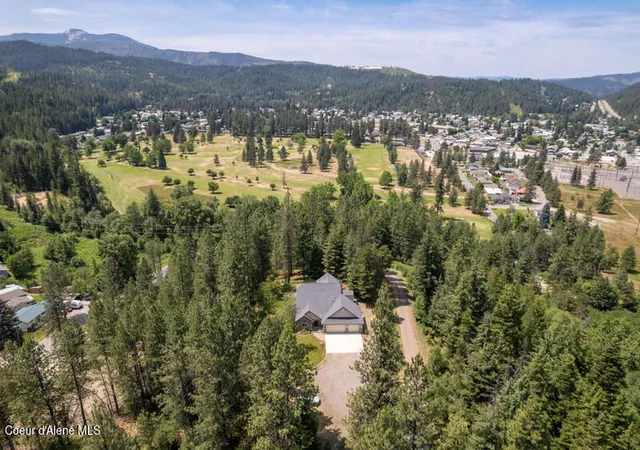 5th image of 608 Country Club Ln, Pinehurst, ID 83850 | MLS# 26-5083