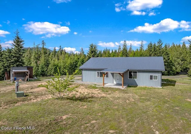 Homes for sale in Harrison, ID | 26825 S Cedar Grove Rd, Harrison, ID 83833 | MLS# 26-5088