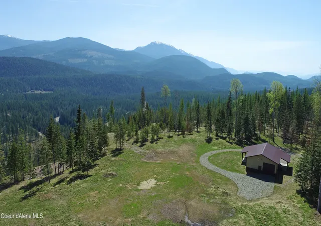 Homes for sale in Bonners Ferry, ID | 8694 Meadow Creek Rd, Bonners Ferry, ID 83805 | MLS# 26-4937