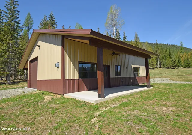 Homes for sale in Bonners Ferry, ID | 8694 Meadow Creek Rd, Bonners Ferry, ID 83805 | MLS# 26-4937