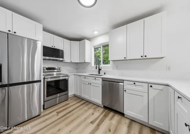 Photo 3 of Single family home for sale at 117 S Pinewood Dr, Post Falls, ID 83854 | MLS# 26-5291 | Listing updated on 2026-09-25