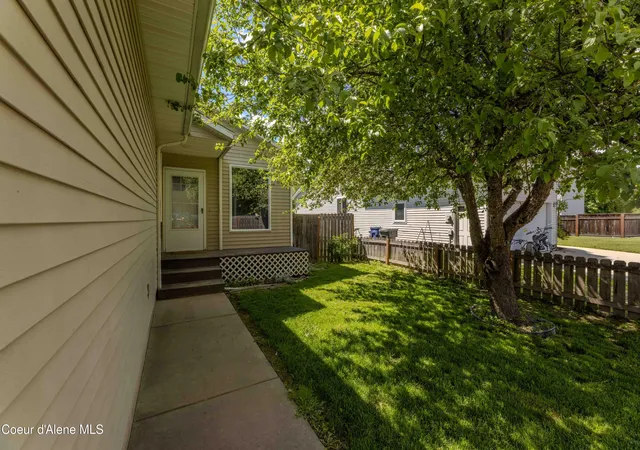 Homes for sale in Sandpoint, ID | 418 N Division Ave, Sandpoint, ID 83864 | MLS# 26-5113